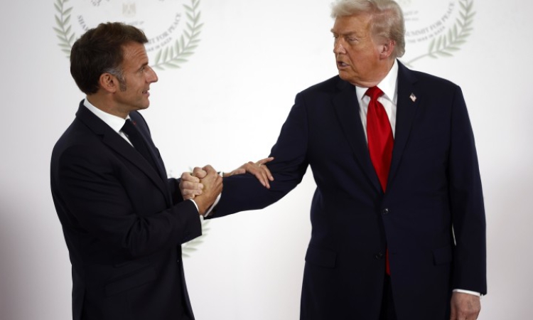 Тръмп публикува лични SMS-и с ласкателства от Макрон и Рюте